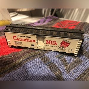 Carnation Train Model - 727 $8 or 🦋